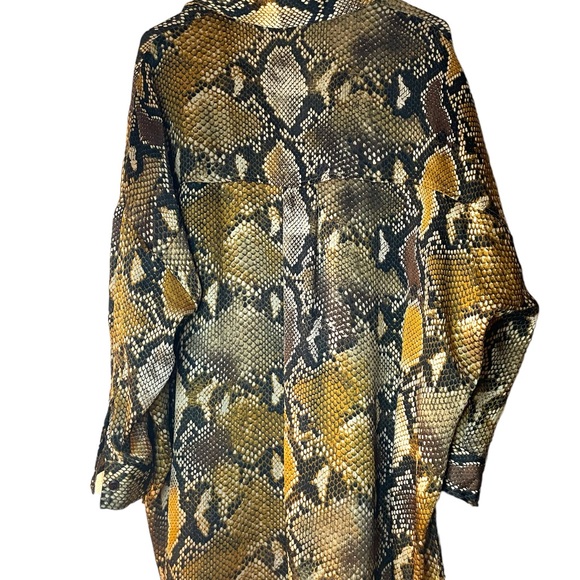 Fashionable oversize-Blouse with Animal Print - Picture 5 of 5